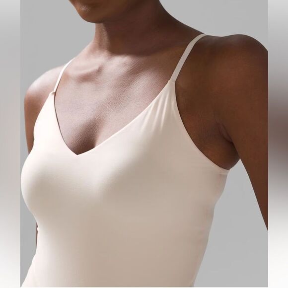 WHBM L FORME All Way Stretch Pale Sand Cream V-Neck Cami - Picture 3 of 11